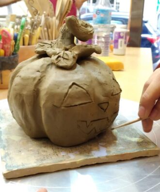 Taller de calabazas de cerámica